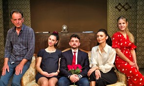 «170 τετραγωνικά-moonwalk» από την «Αυλαία» για τρεις παραστάσεις στη Λάρισα